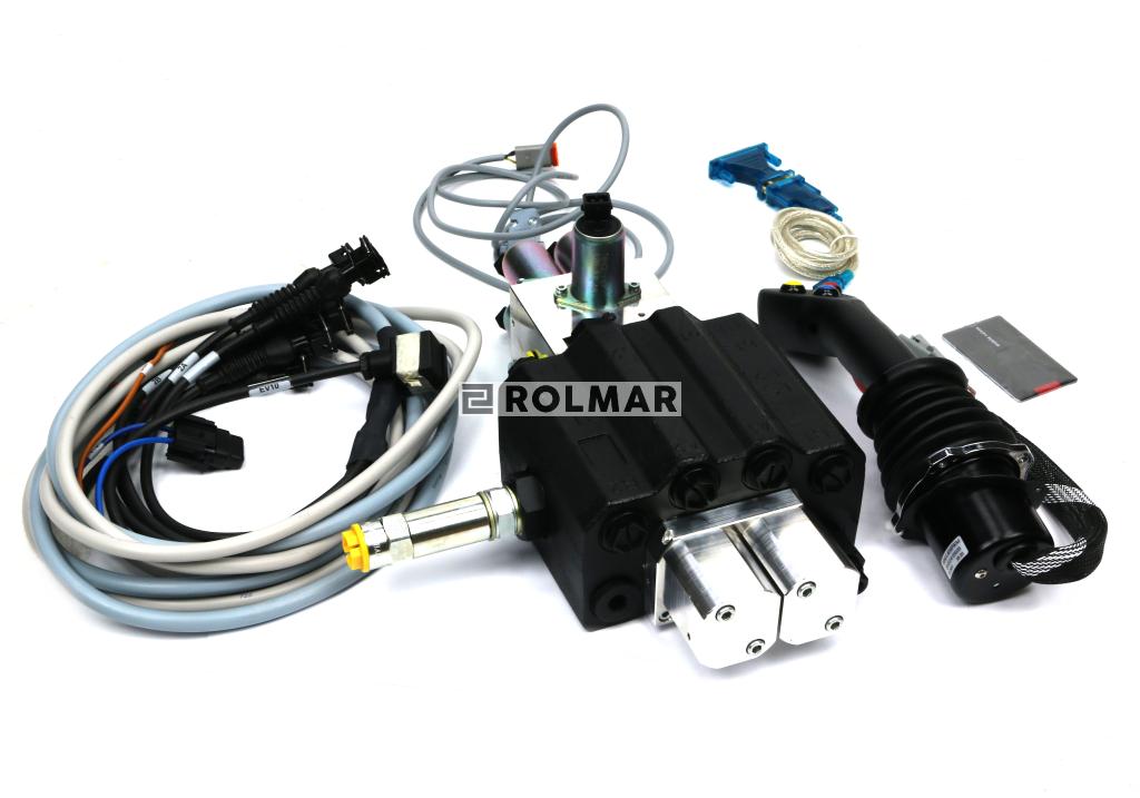Proporcjonalny rozdzielacz hydrauliczny do ładowaczy czołowych OP (Open Center) 2-sek. max przepływ 90L. 1-sekcja pływająca - sterowany elektrycznie