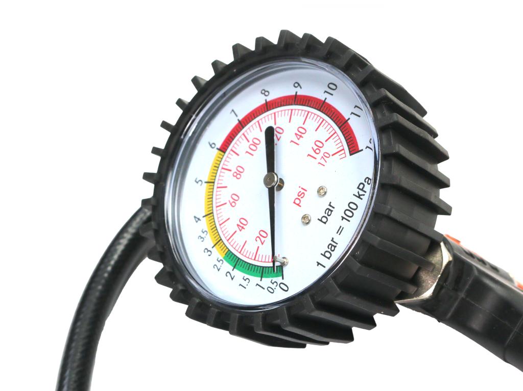 Pistolet do pompowania z manometrem i wężem 50cm Teger