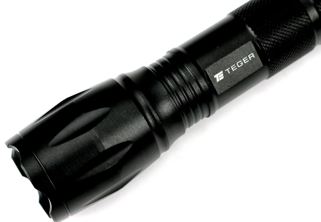 Latarka uniwersalna ładowana USB z funkcją POWER BANK 2200mAh XPS 300 lm Teger