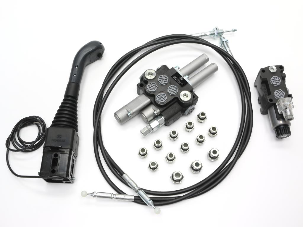 Zestaw (1 sekcja pływająca) do Ładowacz TUR -Rozdzielacz 40L 2-sekcyjny + Elektrozawór + Joystick z przyciskiem + Elementy złączne + Linki na kulkę 1500mm VOIMA
