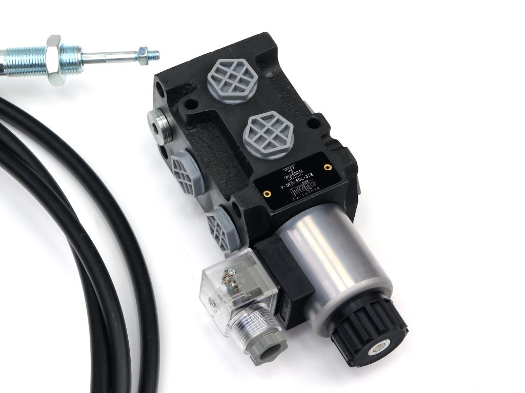 Zestaw do Ładowacz TUR -Rozdzielacz 40L 2-sekcyjny + Elektrozawór + Joystick z przyciskiem + Elementy złączne + Linki na kulkę 2000mm VOIMA